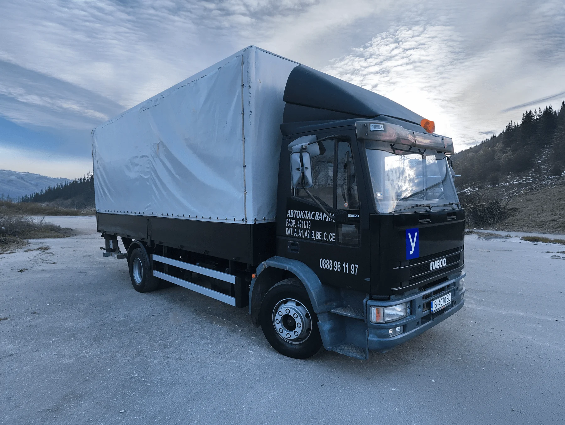 Учебен товарен автомобил Iveco на Автоклас Варна за категория C